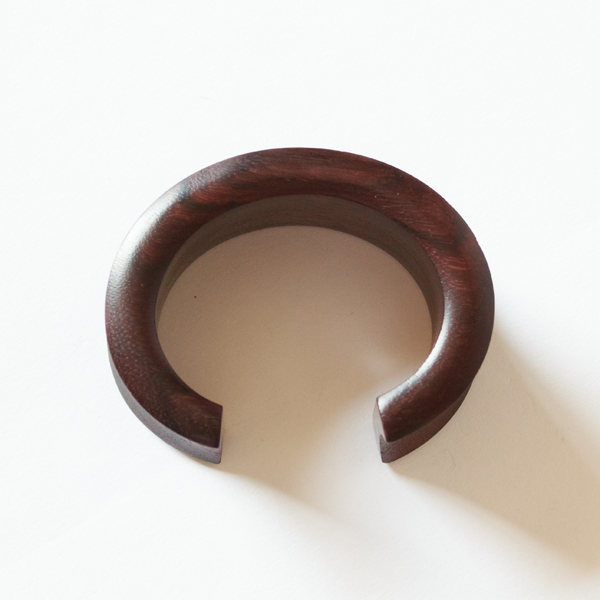 Wood Cut Outと比べると丸みのあるカット(Concave)