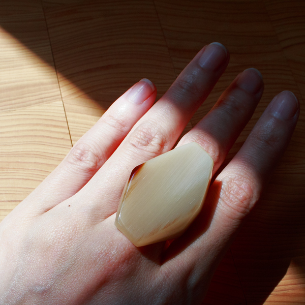 光に当てて美しいカットを楽しむ(white natural)