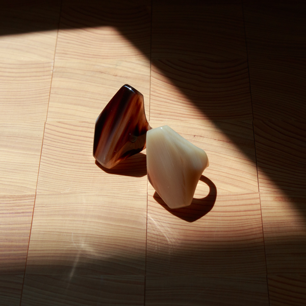 左：brown natural、右：white natural