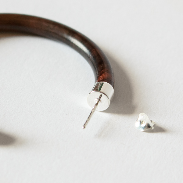 シルバーとのコントラストが素敵(Rounded Hoop)