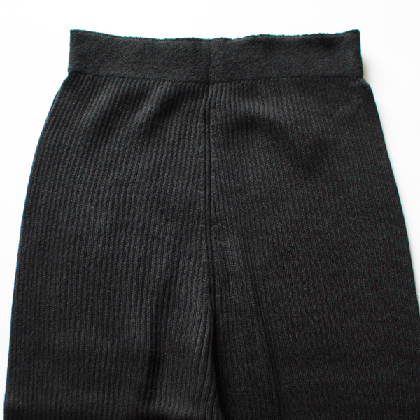 下半身を包み込んでリラックスできます(BLACK)