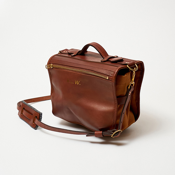 ショルダーバッグ LEATHER WANDER PANNIER BAG SMALL（CAMEL）