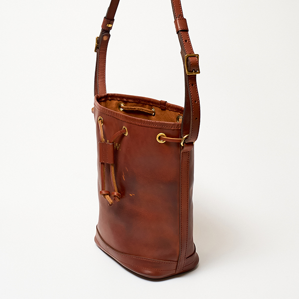 ショルダーバッグ LEATHER WANDER PURSE BAG SMALL(CAMEL)
