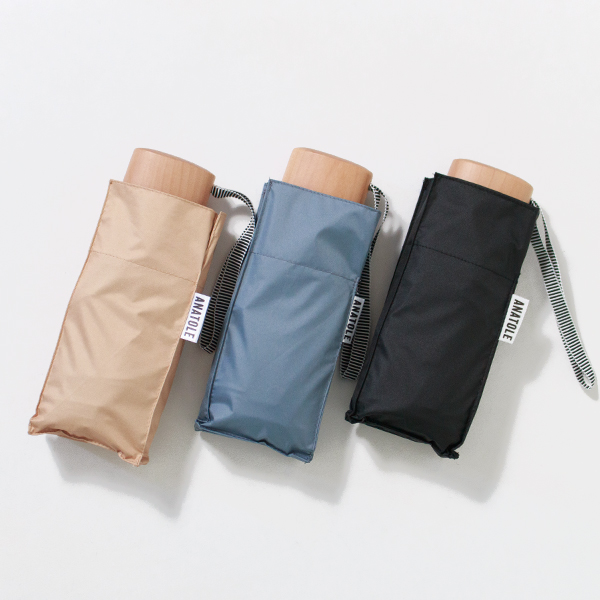 左からBeige、Stone blue、Black