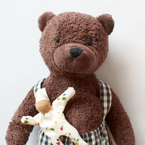 おとなしいくまさんと元気いっぱいのウォルドルフ人形