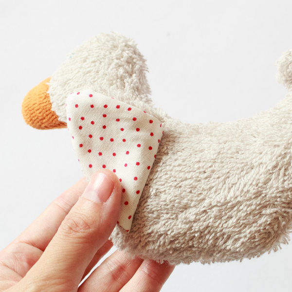 翼の裏と、尾羽がそれぞれゆりかごの色とセットになっています(dots)