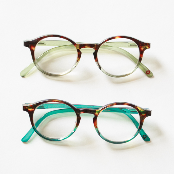 リーディンググラス A（上から： tortoise green、tortoise blue）