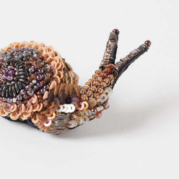 Melting Snail　表現の世界だから楽しめるモチーフで、色合いの美しさも際立ちます