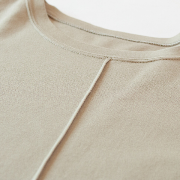 前中心のタック(GREY)