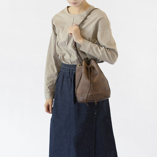 GREY、身長：162cm