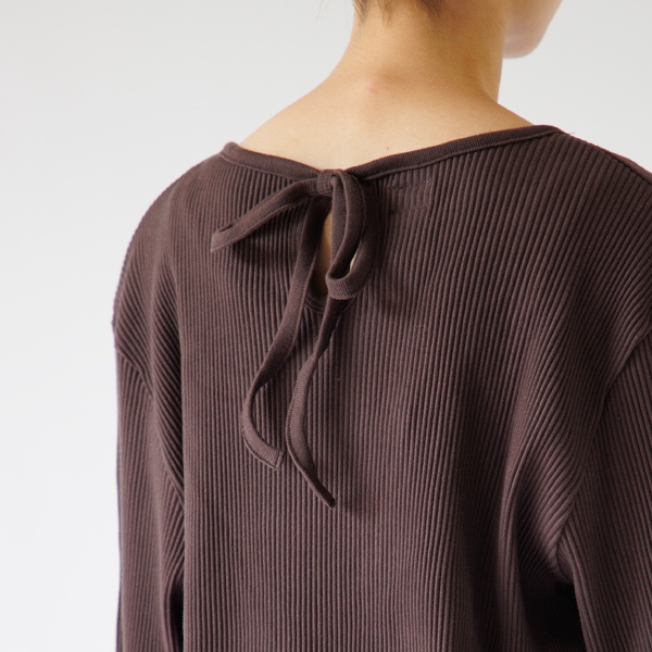プリーツスムース ストリングネック（身長162cm・DARK BROWN）