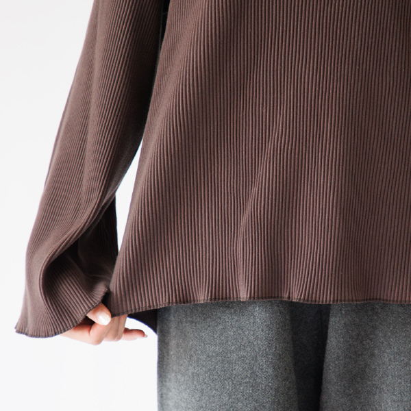 プリーツスムース ストリングネック（身長162cm・DARK BROWN）
