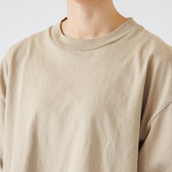 すっきりしたクルーネック（BEIGE）