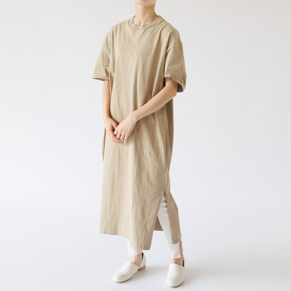 季節を問わず使いやすいベージュ（身長162cm、BEIGE）