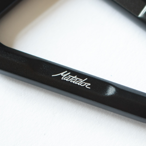 ロゴが入っています。（Matte Black）
