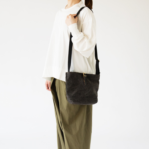 アーツアンドクラフツ　レザードローストバッグ アーツアンドクラフツ / VEGETABLE HORSE LEATHER べジタブル